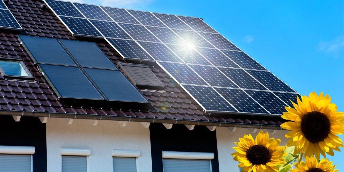 Haus mit Solarpanels
