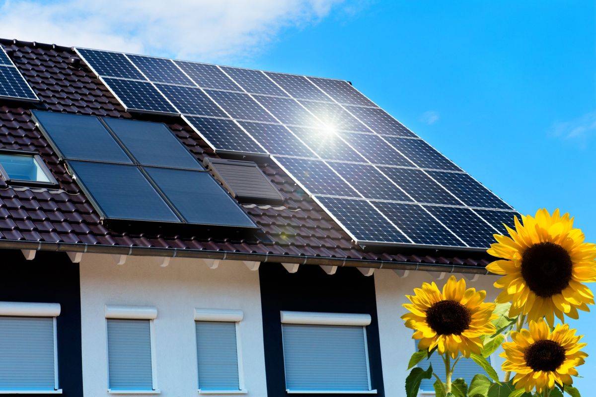 Haus mit Solarpanels